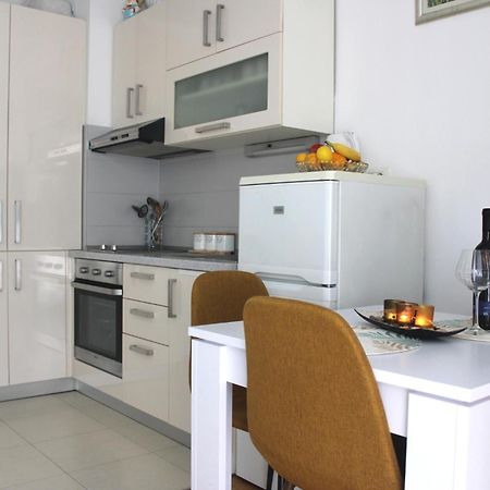 Studio Teuta - Private Parking Сплит Экстерьер фото