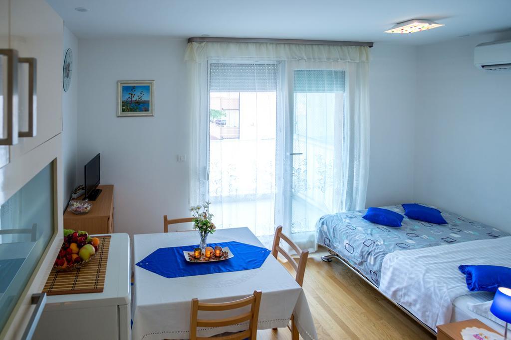 Studio Teuta - Private Parking Сплит Номер фото